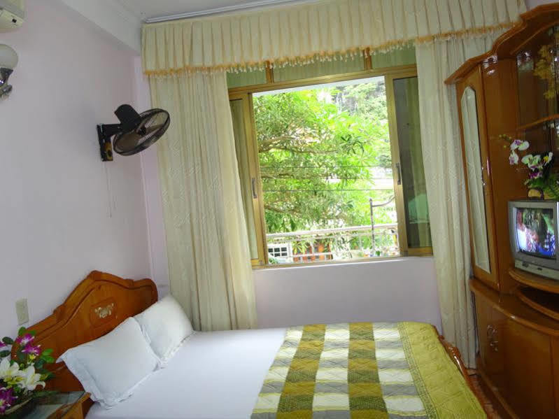 Cat Ba Hostel Cat Ba Island Exterior photo